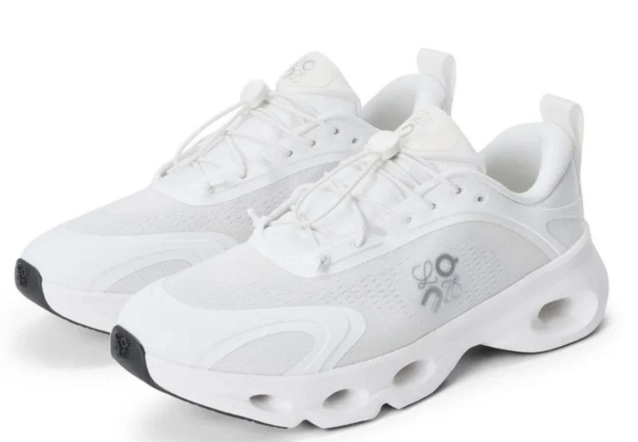 On Running Cloudtilt in White and Grey