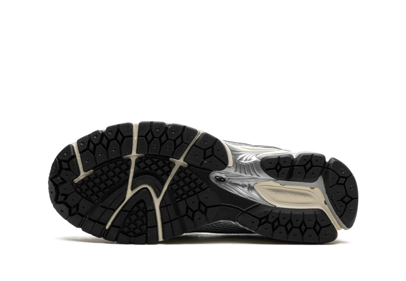 New Balance 1906L in Metallic Silver