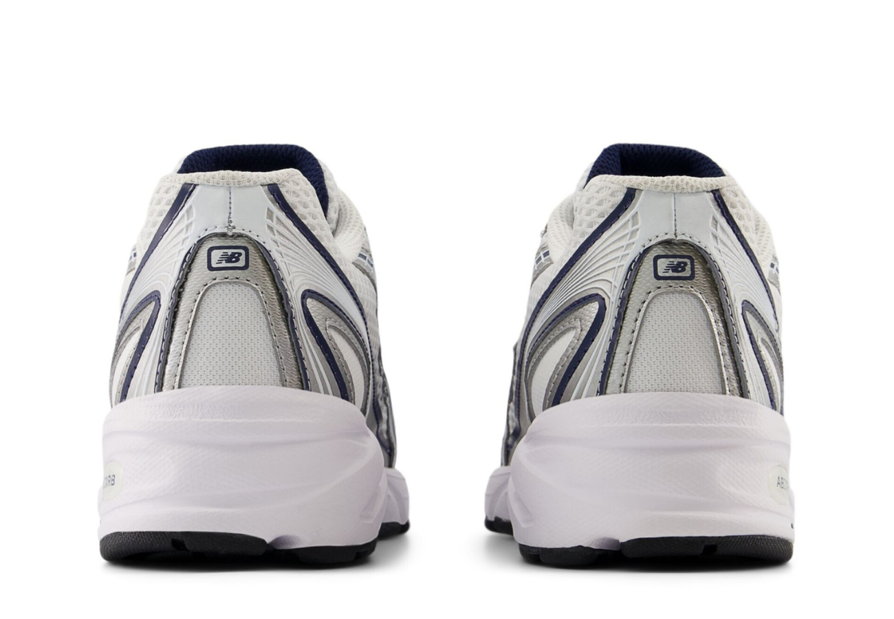 New Balance 740 in Navy White