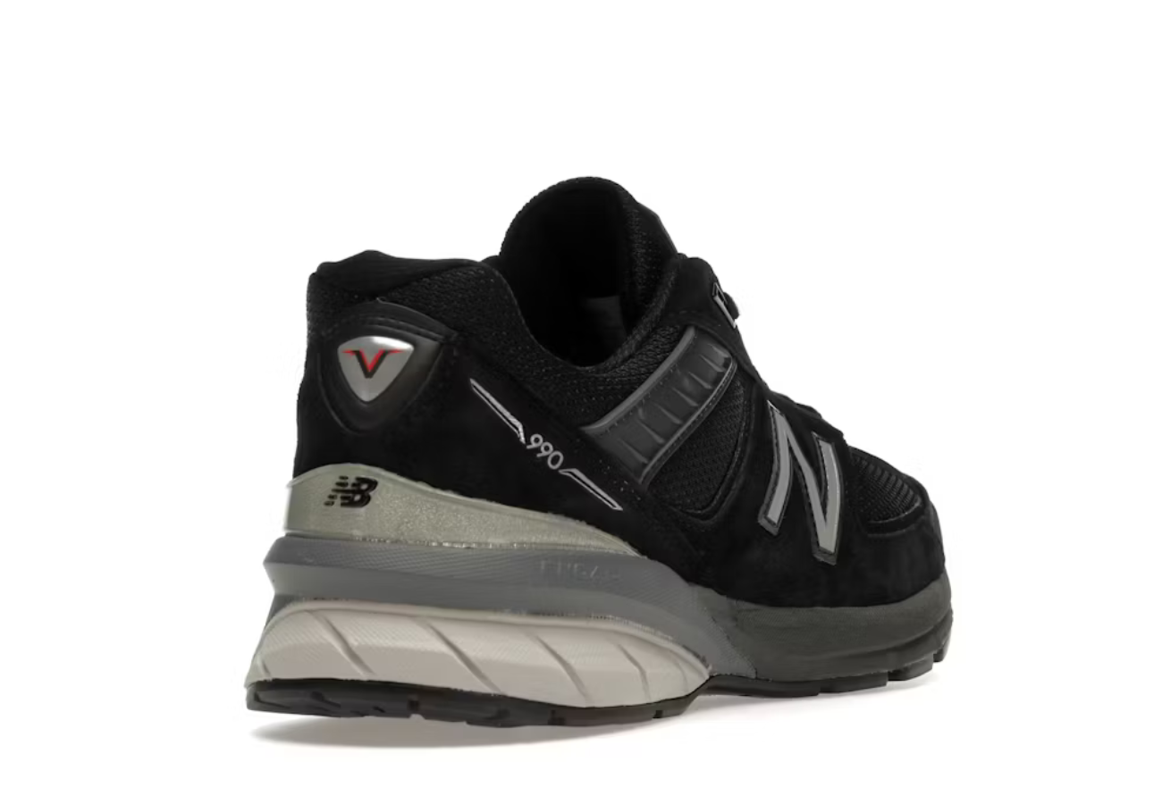 New Balance 990v5 in Black