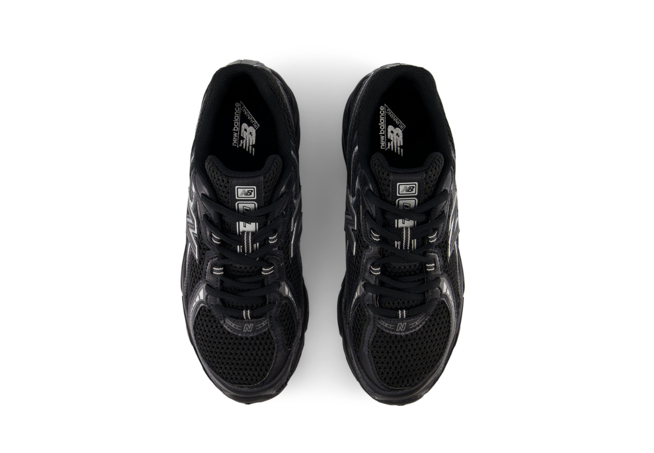 New Balance 740 in Black/Silver Metallic