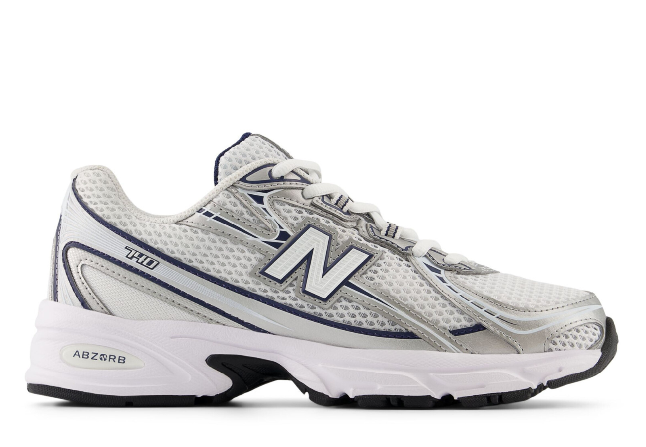 New Balance 740 in Navy White