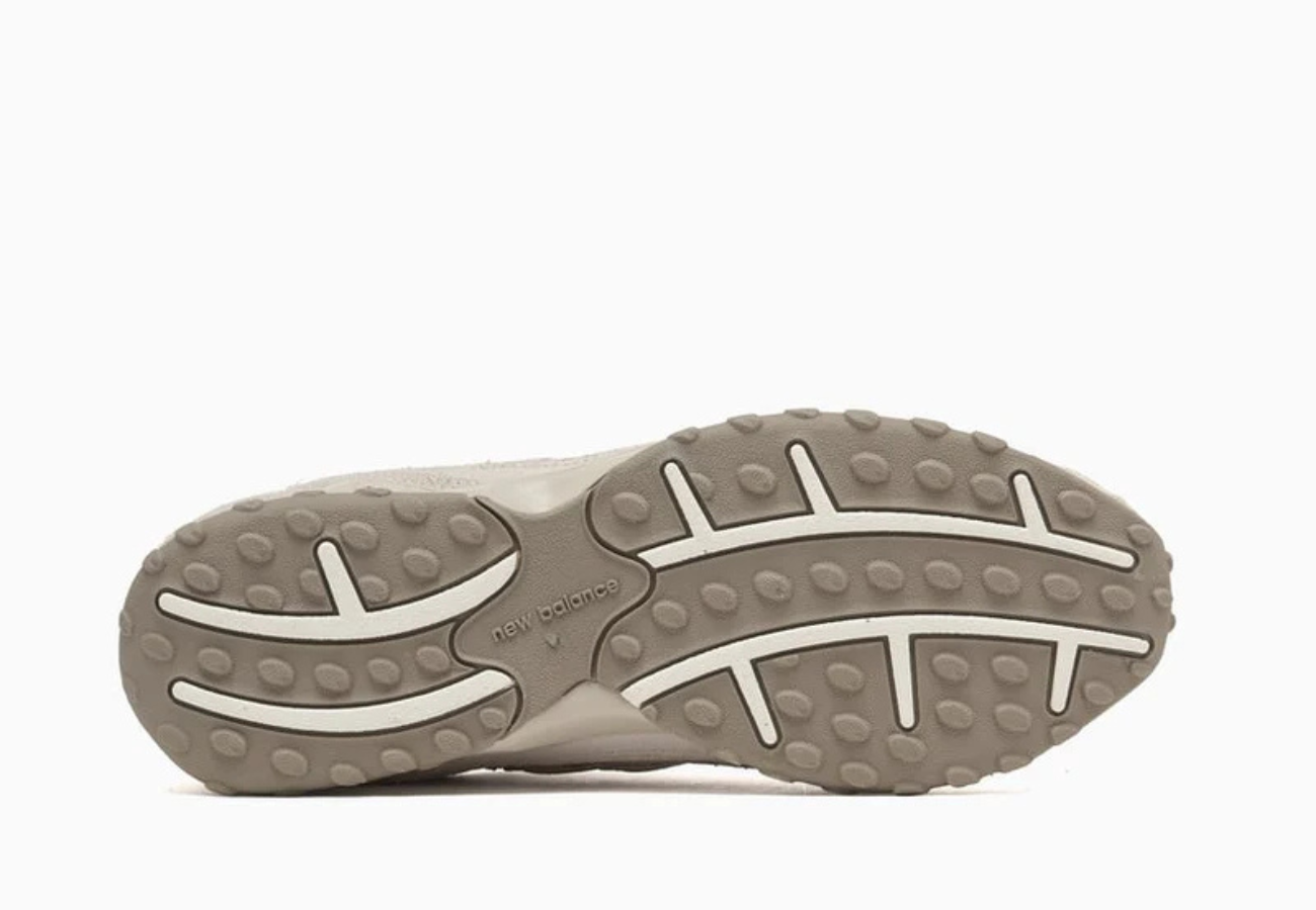 New Balance 204L in Timberwolf